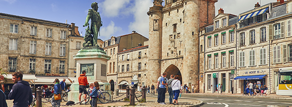 545582556 Promenade in the old town of La Rochelle