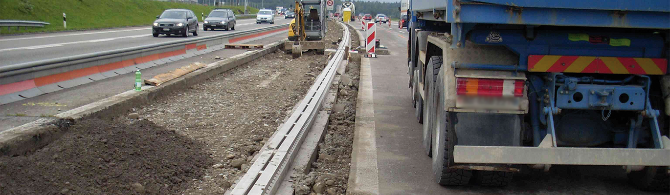ACO Monoblock S : Caniveau Autoroutier en Béton Polymère adapté aux bords des routes et autoroutes
