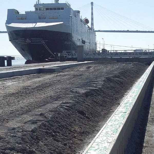 Le quai du port de Montoir de Bretagne