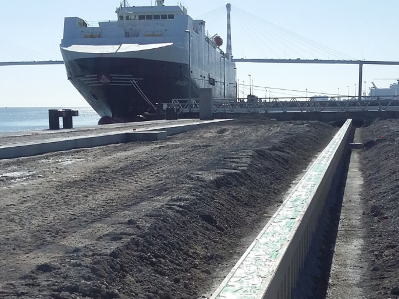 Le quai du port de Montoir de Bretagne