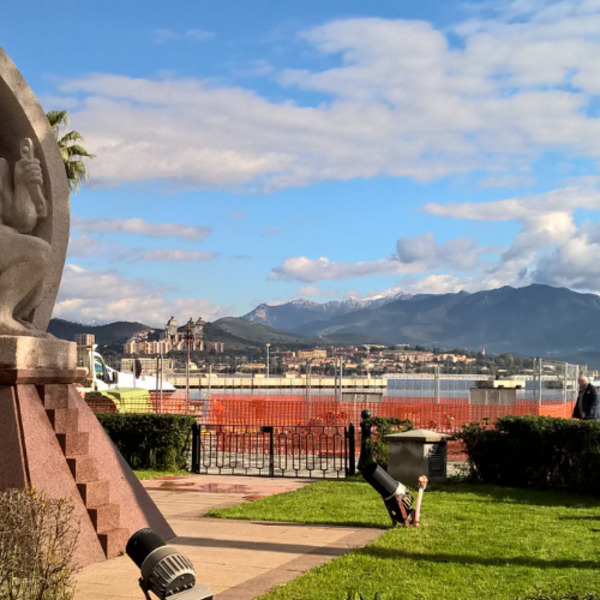 Place d'armes à Ajaccio
