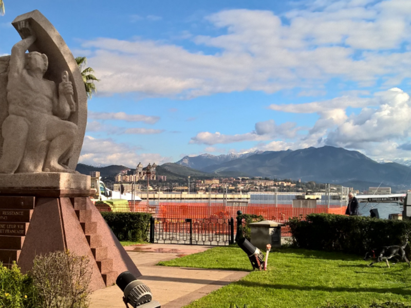 Place d'armes à Ajaccio