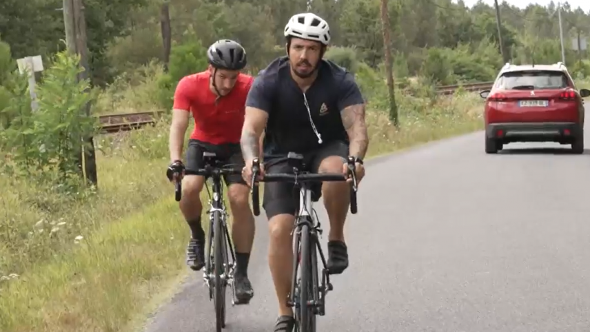 Auteur d’un défi fou à vélo, Jacques Sabater s’est arrêté chez ACO France, à Notre-Dame-de-l’Isle